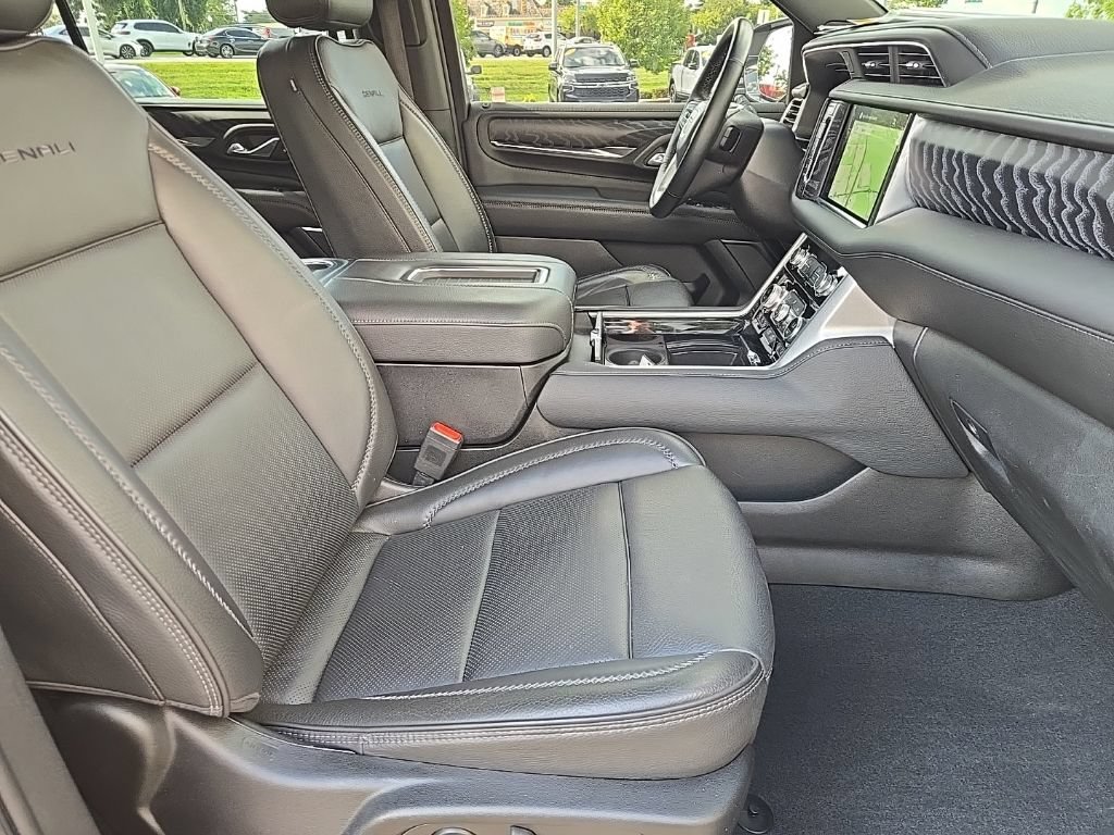 Used 2023 GMC Yukon XL Denali AWD/4WD image 35
