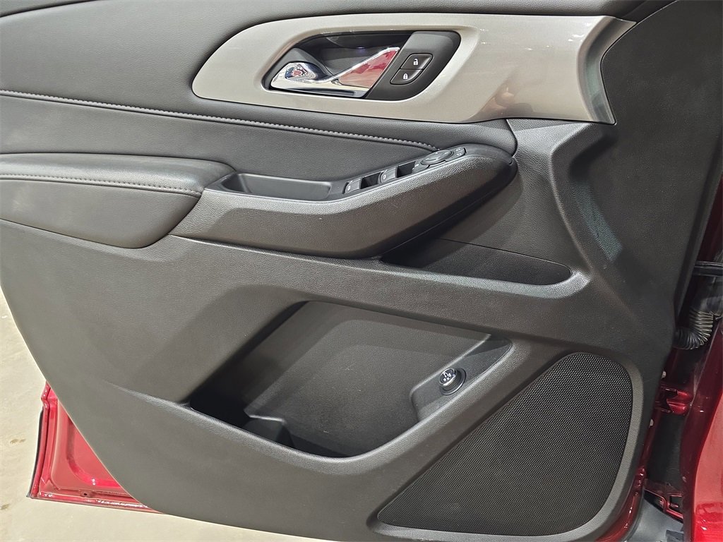 Used 2024 Chevrolet Traverse LT image 28