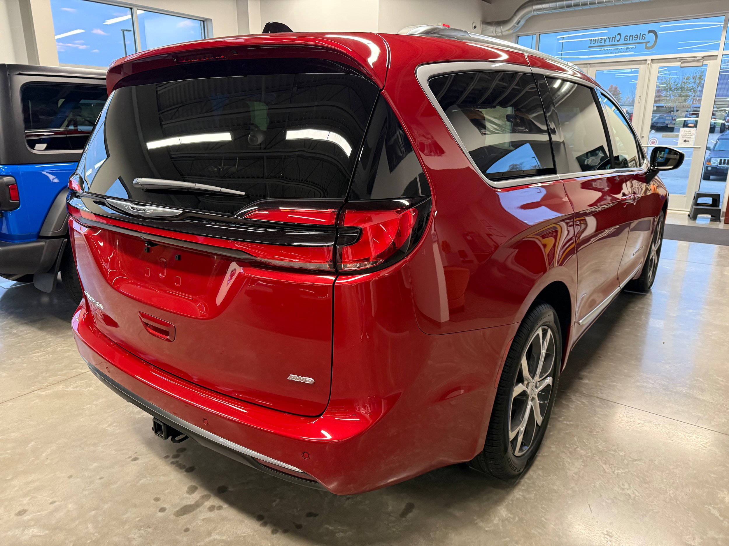 New 2026 Chrysler Pacifica Pinnacle w/ Trailer Tow Group AWD/4WD image 14