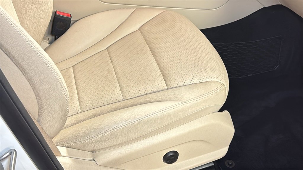 Used 2020 Mercedes-Benz GLC 300 4MATIC image 12