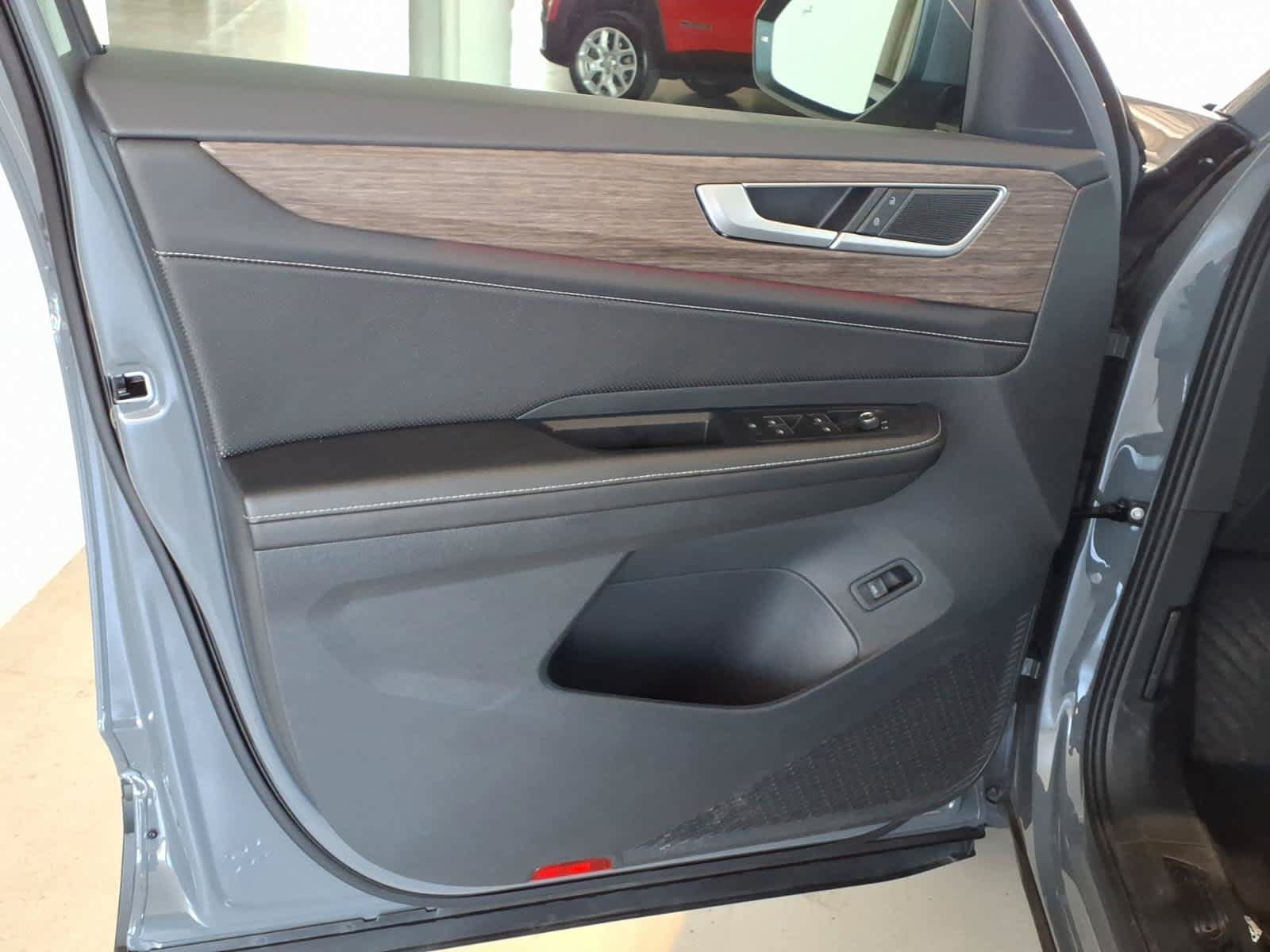 Certified 2026 Volkswagen Atlas SEL AWD/4WD image 10
