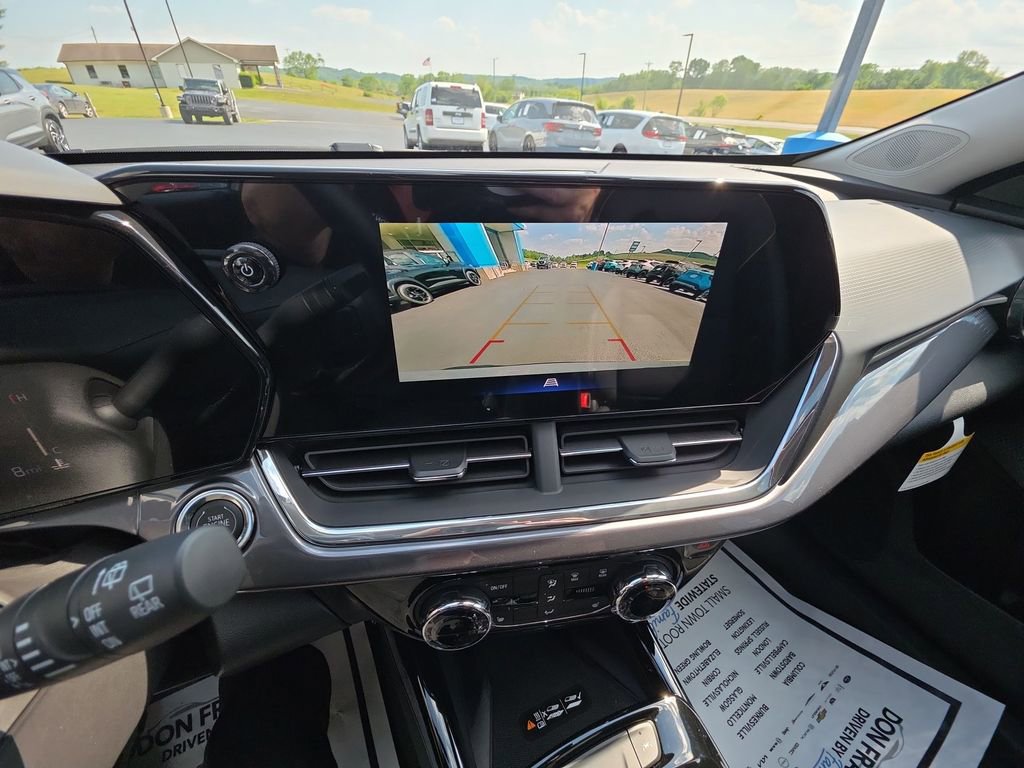 New 2026 Chevrolet Trax ACTIV w/ Sunroof Package FWD image 17