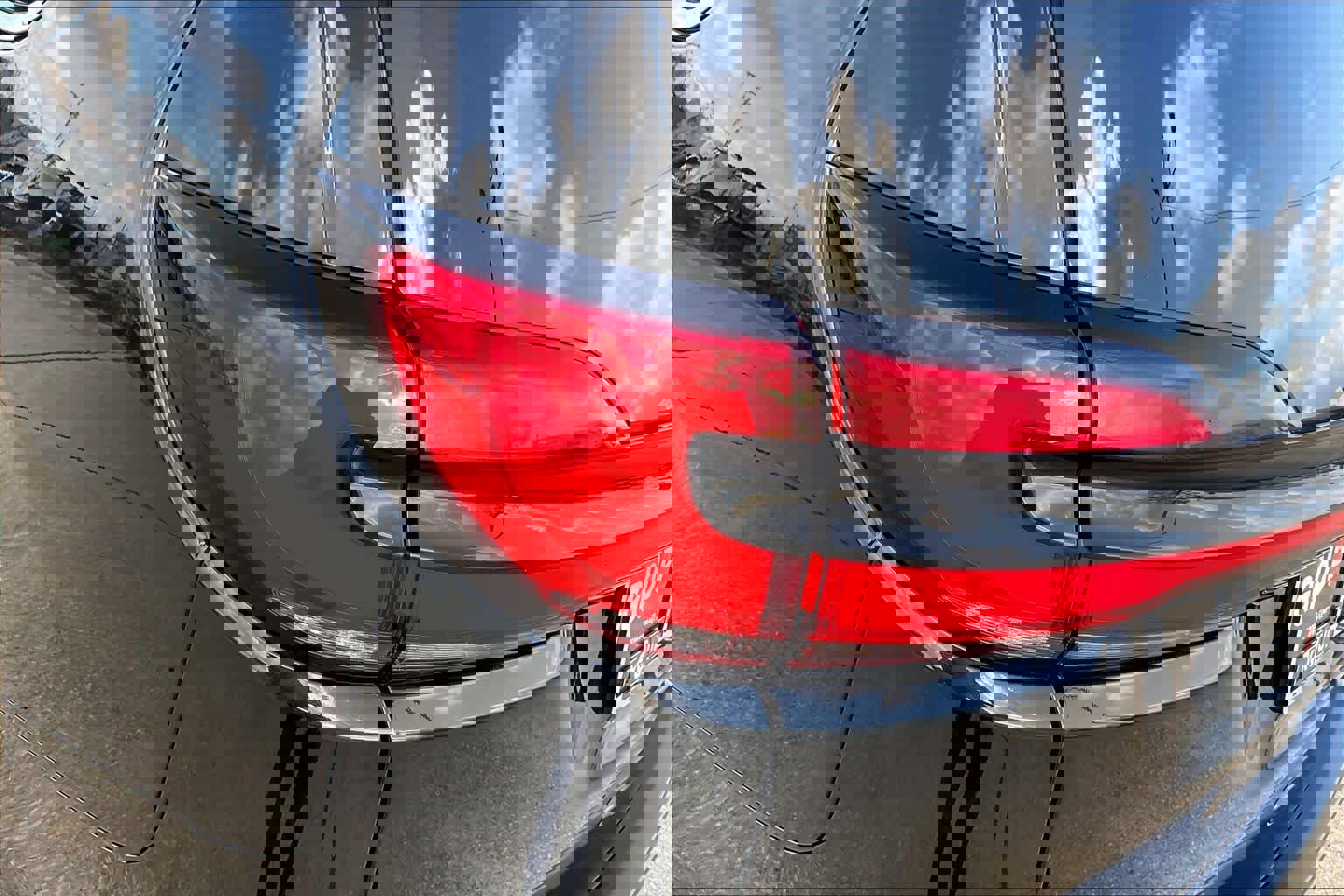 Used 2023 Chrysler Pacifica Touring-L image 27