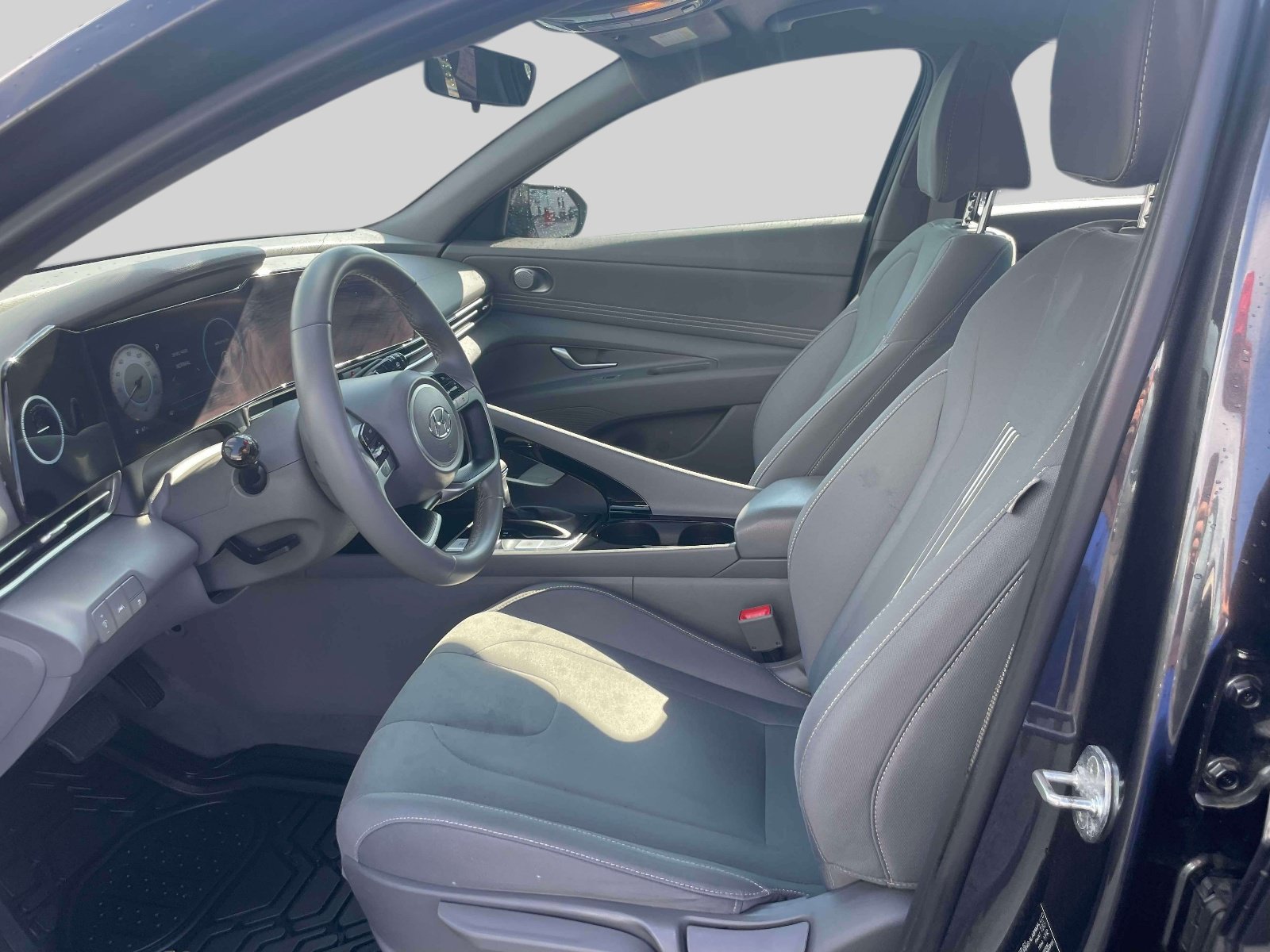 Used 2023 Hyundai Elantra SEL w/ Convenience Package FWD image 14