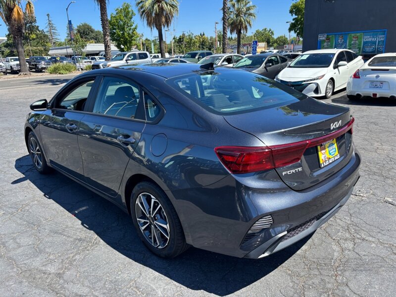 Used 2023 Kia Forte LXS FWD image 7