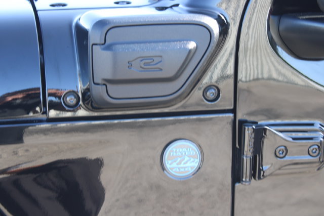Used 2022 Jeep Wrangler Unlimited Rubicon 4xe w/ Dual Top Group AWD/4WD image 9
