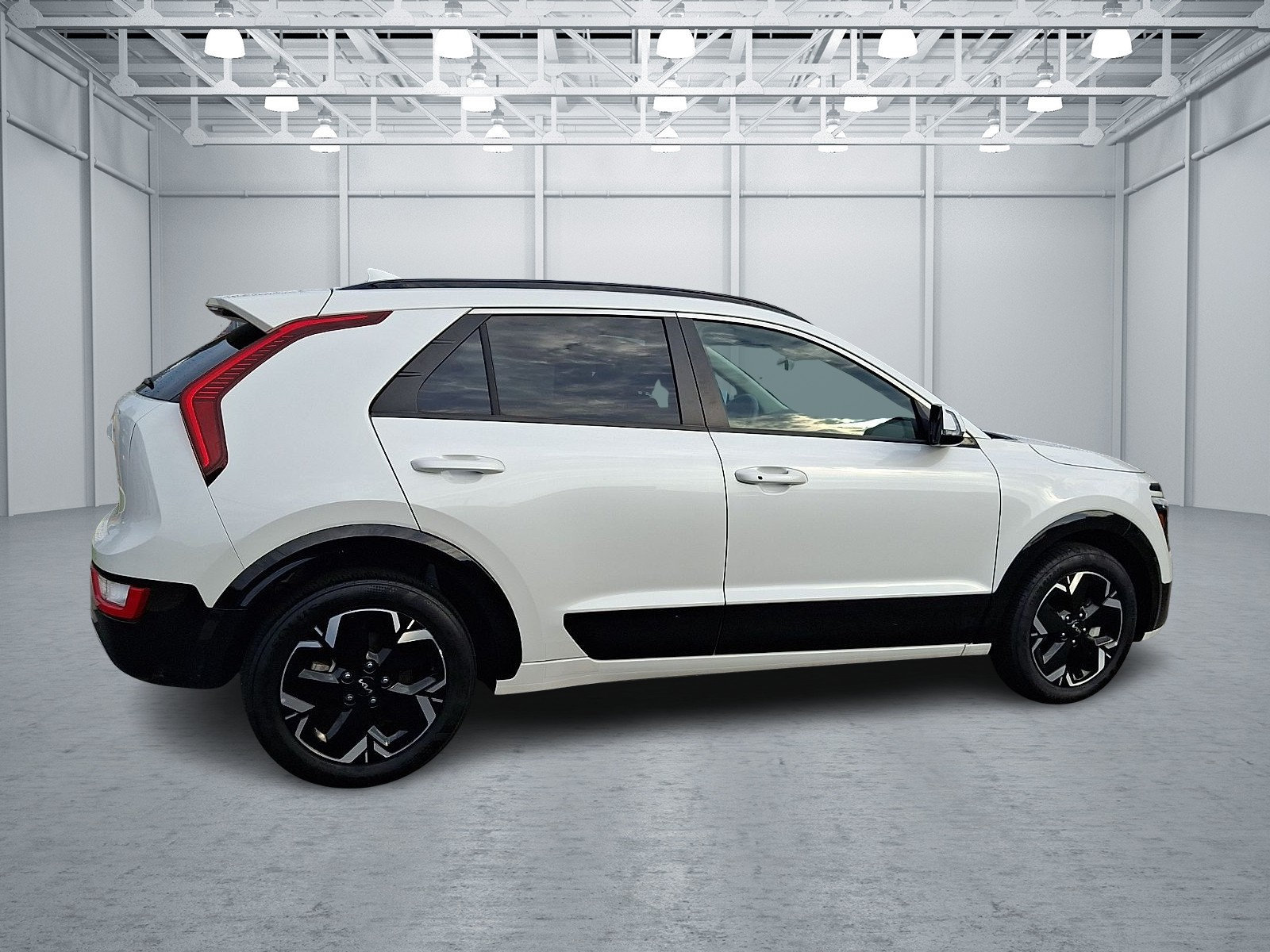 Used 2023 Kia Niro Wind w/ Wind Preserve Package FWD image 7