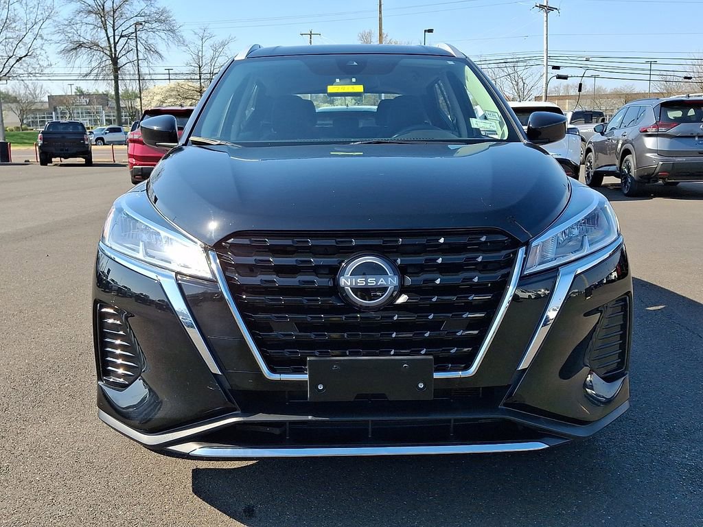 Certified 2023 Nissan Kicks SV FWD image 2