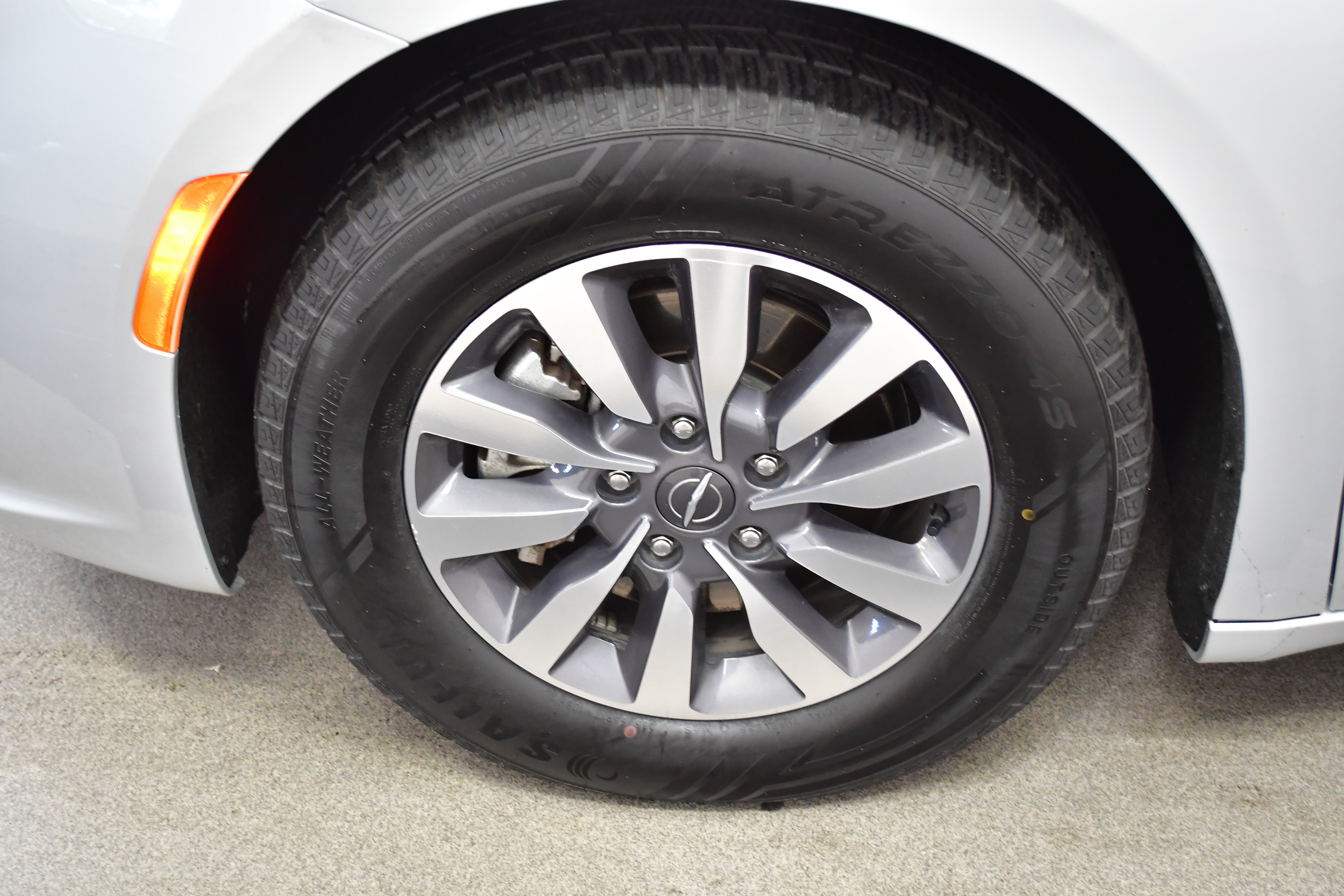 Used 2024 Chrysler Pacifica Touring-L FWD image 37