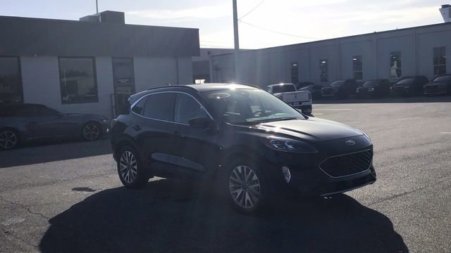 Certified 2022 Ford Escape Titanium image 3