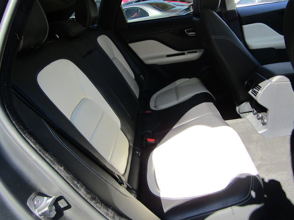 Used 2019 Jaguar F-PACE R-Sport image 6