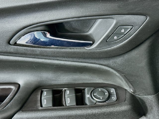 Used 2020 Chevrolet Equinox LT w/ Sport Edition FWD image 21