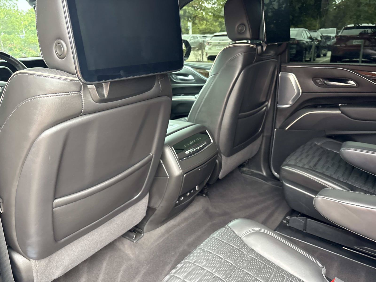 Used 2024 Cadillac Escalade ESV Sport Platinum w/ LPO, ONYX Package AWD/4WD image 29