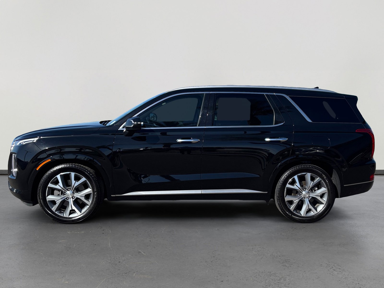 Used 2021 Hyundai Palisade Limited w/ Cargo Package FWD image 2