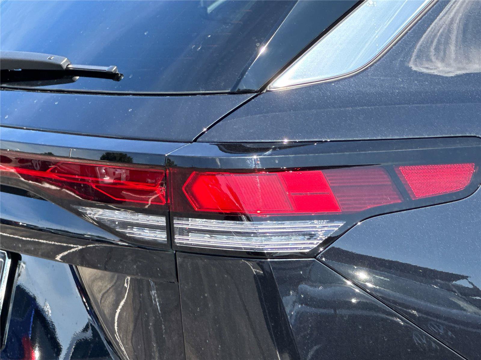 New 2026 Volkswagen Tiguan SE FWD image 8