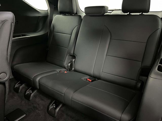Used 2025 Chevrolet Traverse LT image 18