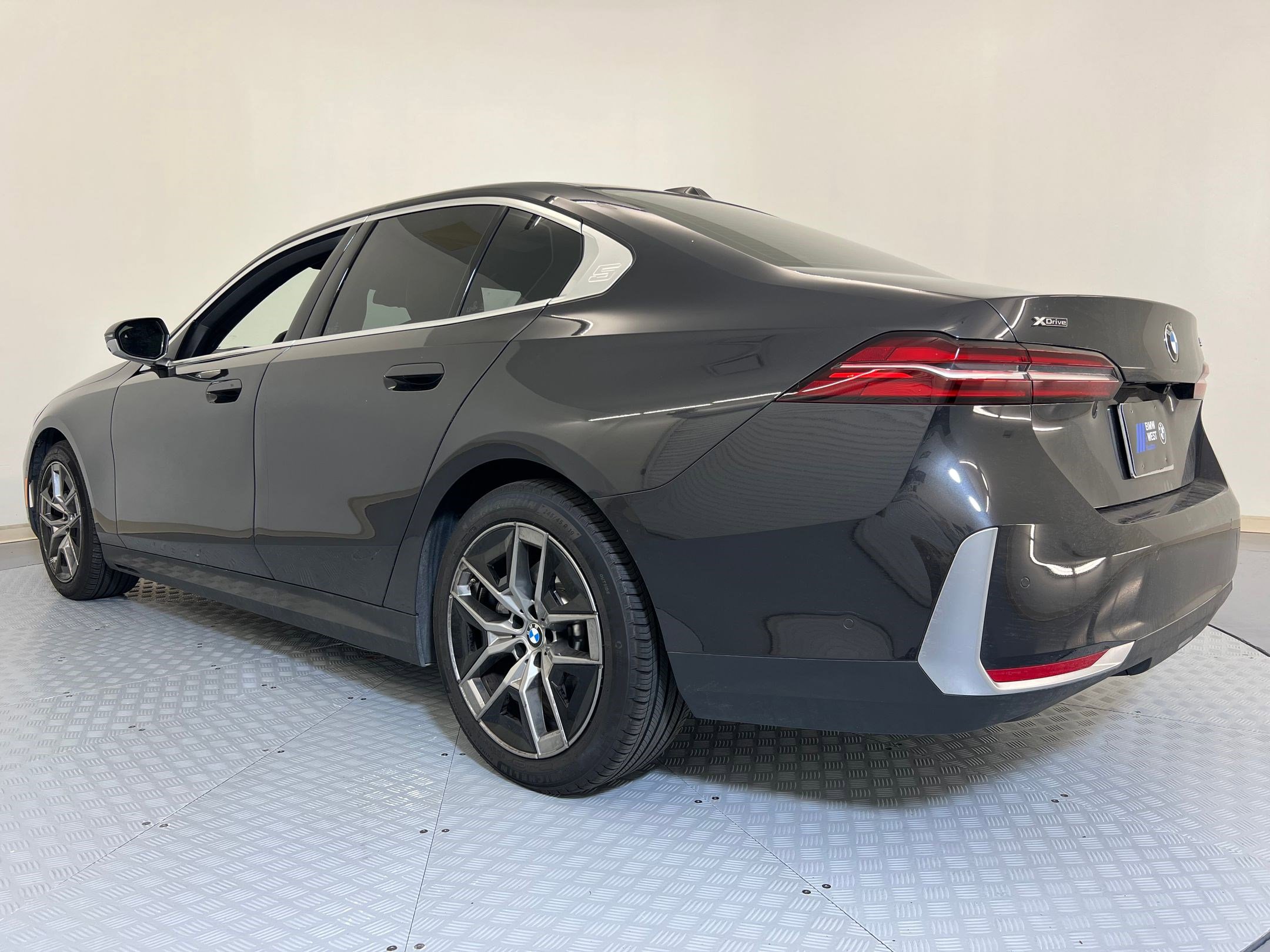 Used 2026 BMW 540i xDrive 540i xDrive image 3