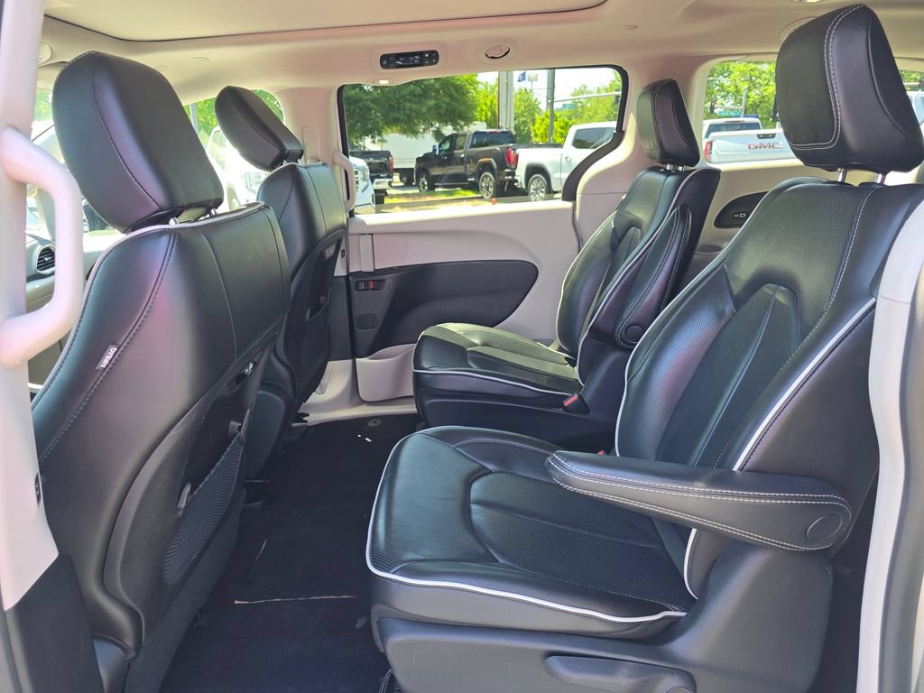 Used 2023 Chrysler Pacifica Limited FWD image 55