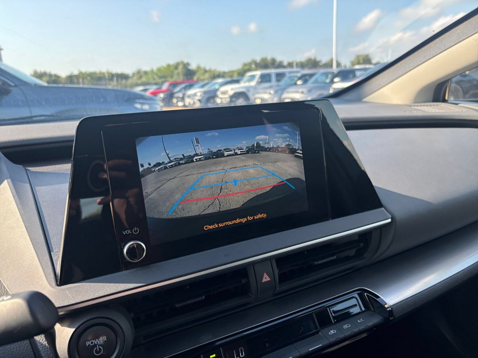 Used 2024 Toyota Prius LE FWD image 21