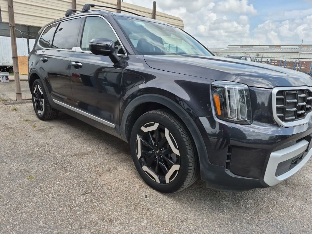 Used 2025 Kia Telluride S image 2