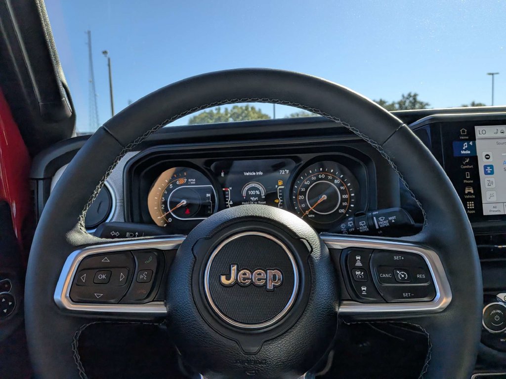 Used 2026 Jeep Wrangler Unlimited Sahara AWD/4WD image 21