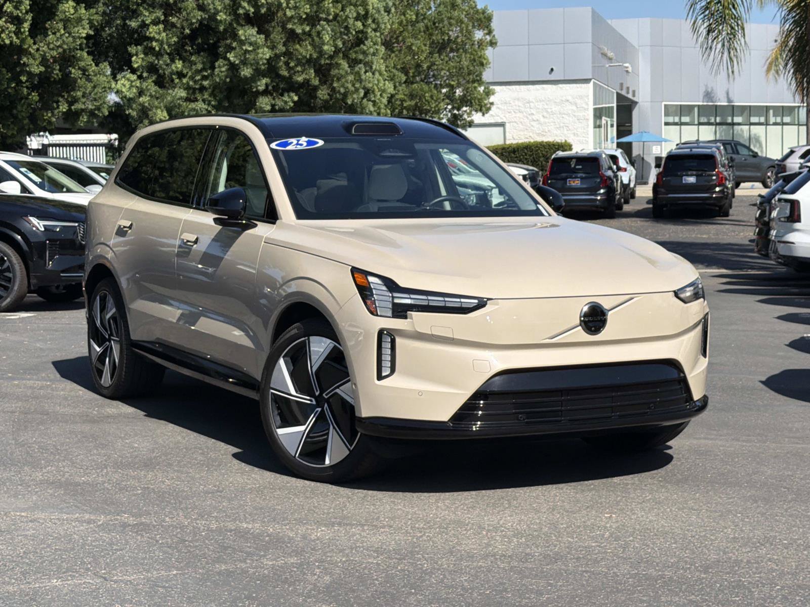 Certified 2025 Volvo EX90 Ultra AWD/4WD image 1