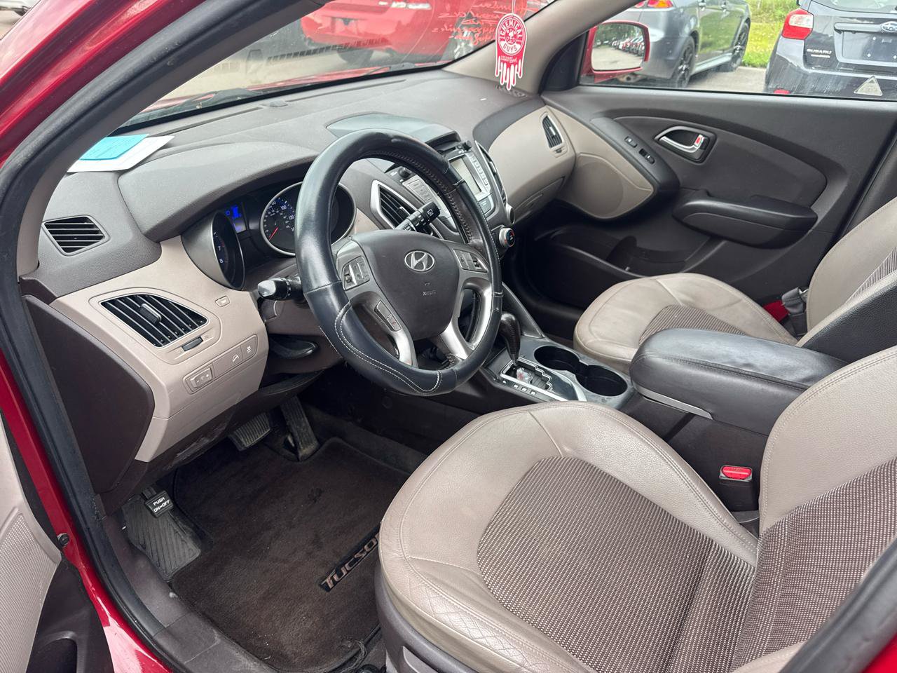 Used 2011 Hyundai Tucson GLS w/ Navigation Pkg 2 FWD image 9
