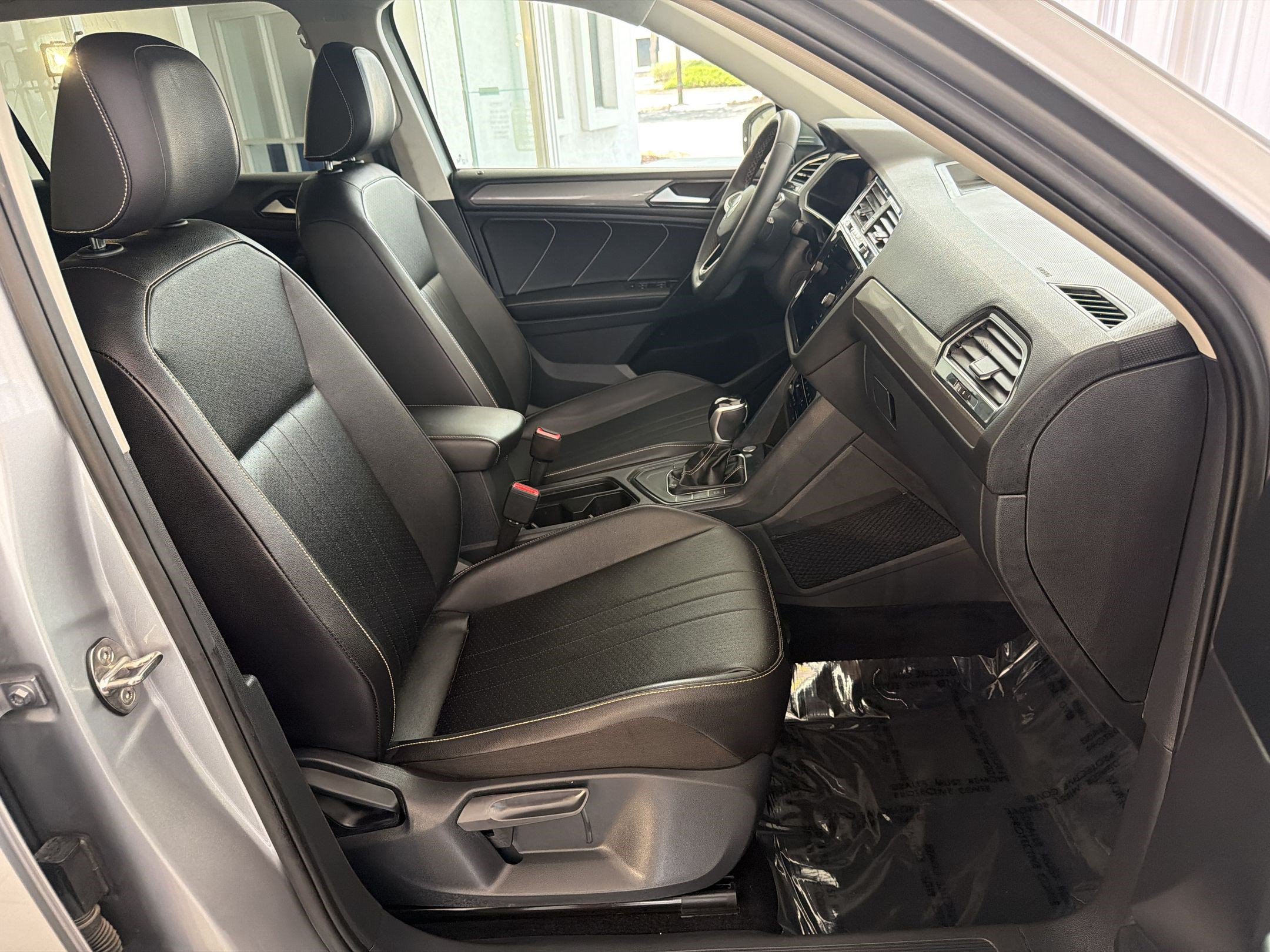 Used 2022 Volkswagen Tiguan SE FWD image 23