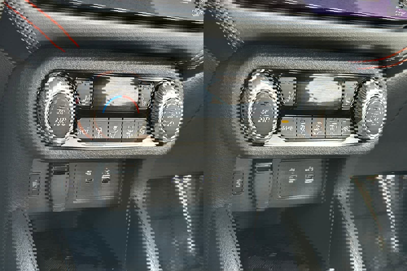 New 2025 Nissan Versa SR w/ Trunk Package image 19