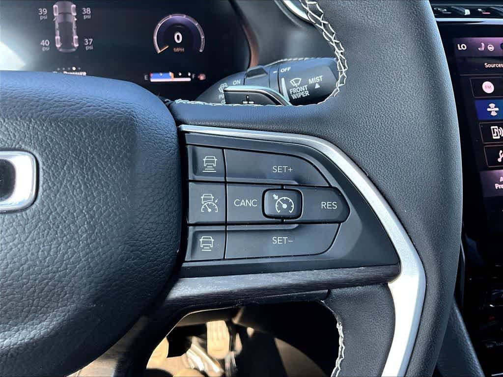 Used 2023 Jeep Grand Cherokee Limited w/ Trailer Tow Prep Group (B) AWD/4WD image 14