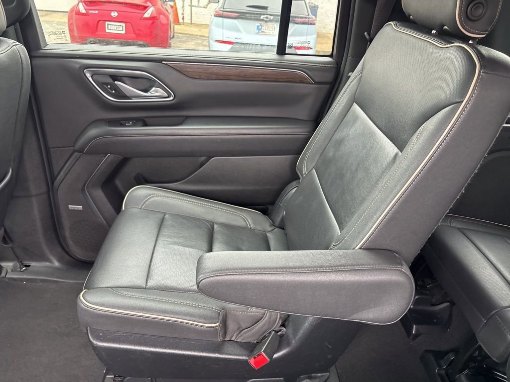 Used 2023 Chevrolet Suburban Premier image 23