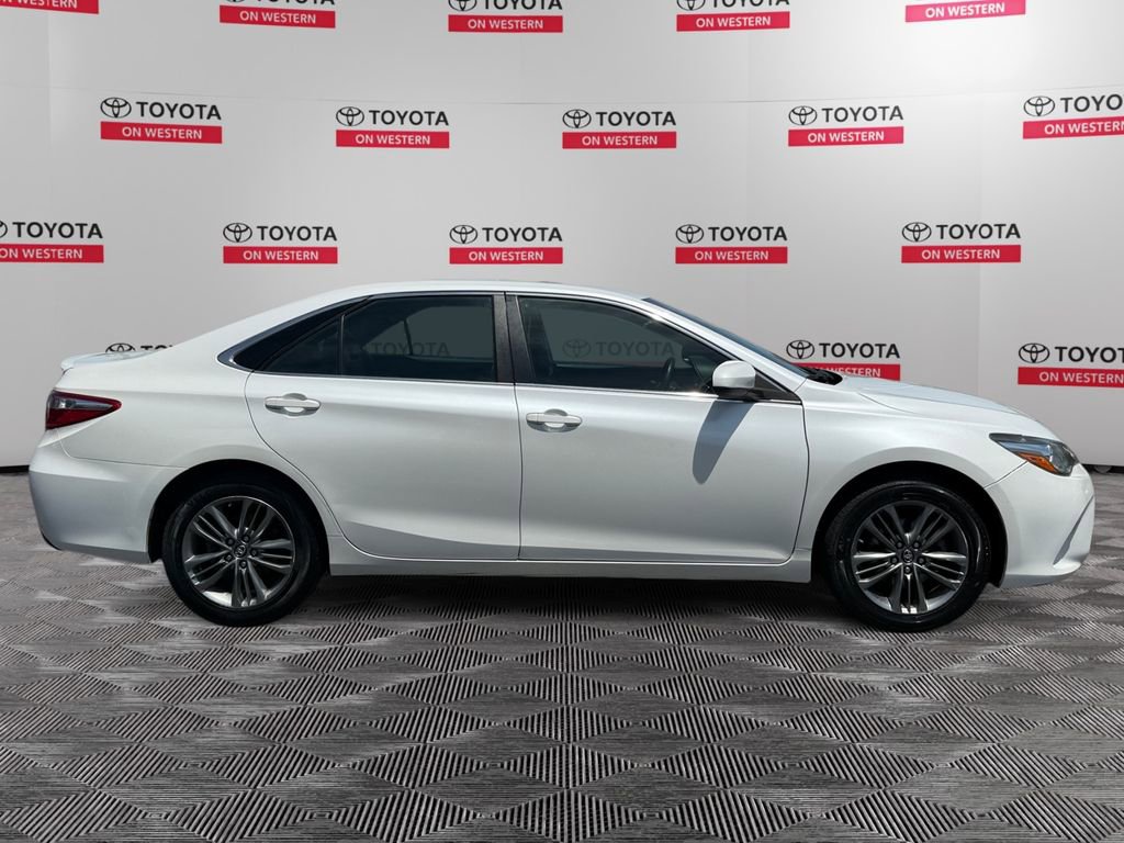 Used 2017 Toyota Camry SE FWD image 4