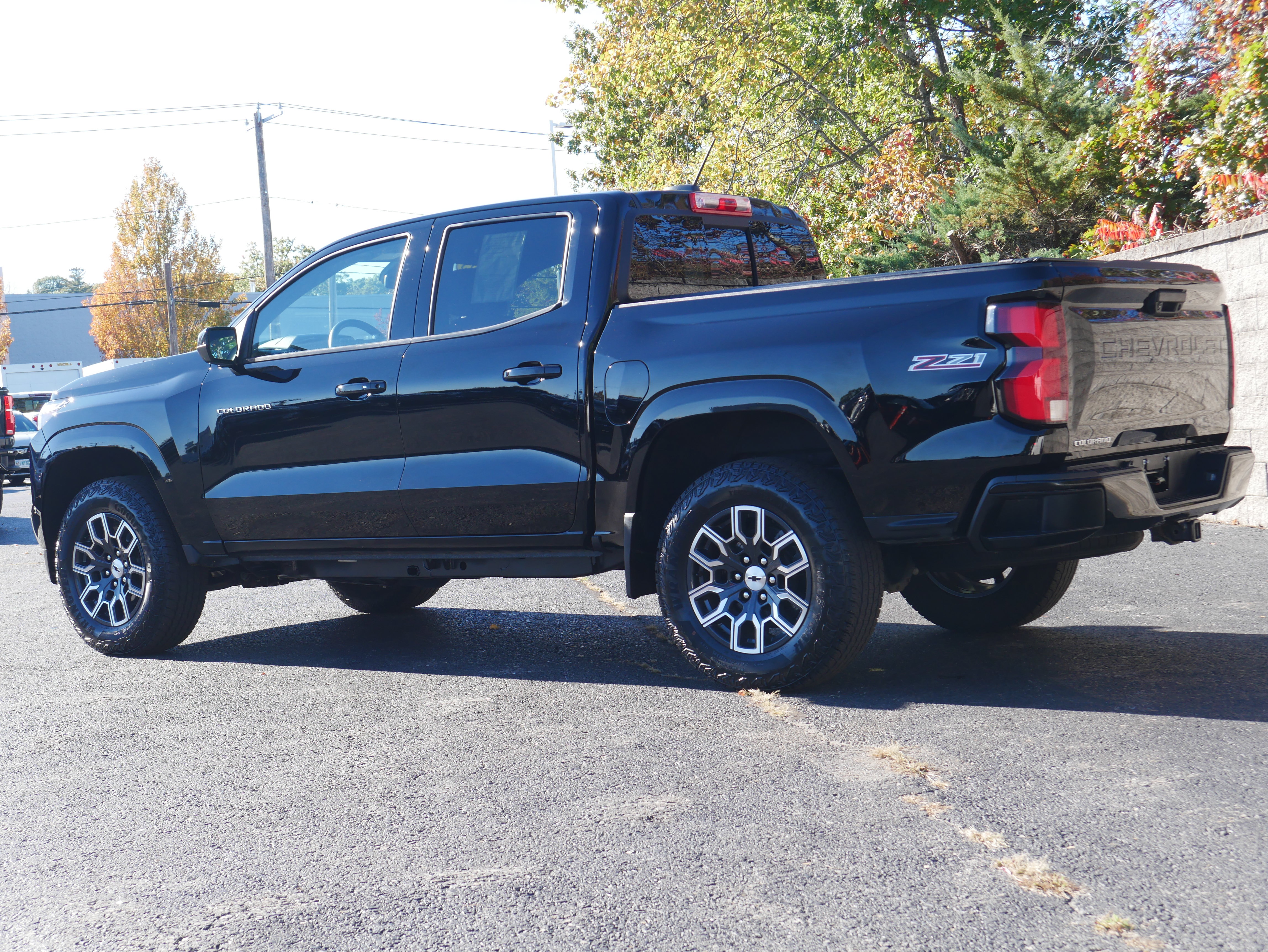 Used 2023 Chevrolet Colorado Z71 w/ Z71 Convenience Package 2 AWD/4WD image 4