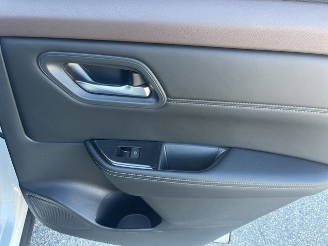 Used 2023 Nissan Rogue SV w/ SV Premium B Package image 22