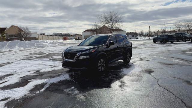 Used 2023 Nissan Rogue SV image 2