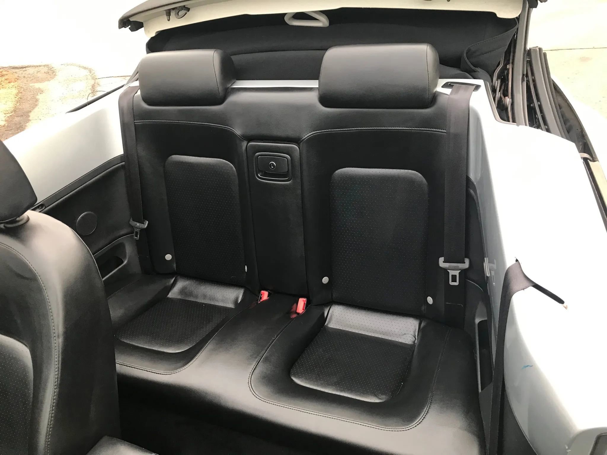 Used 2006 Volkswagen Beetle Convertible w/ Package 1 image 27