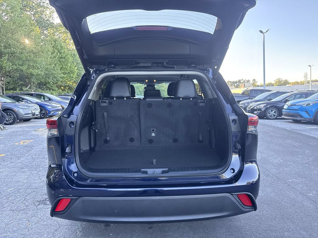 Used 2023 Toyota Highlander LE FWD image 20