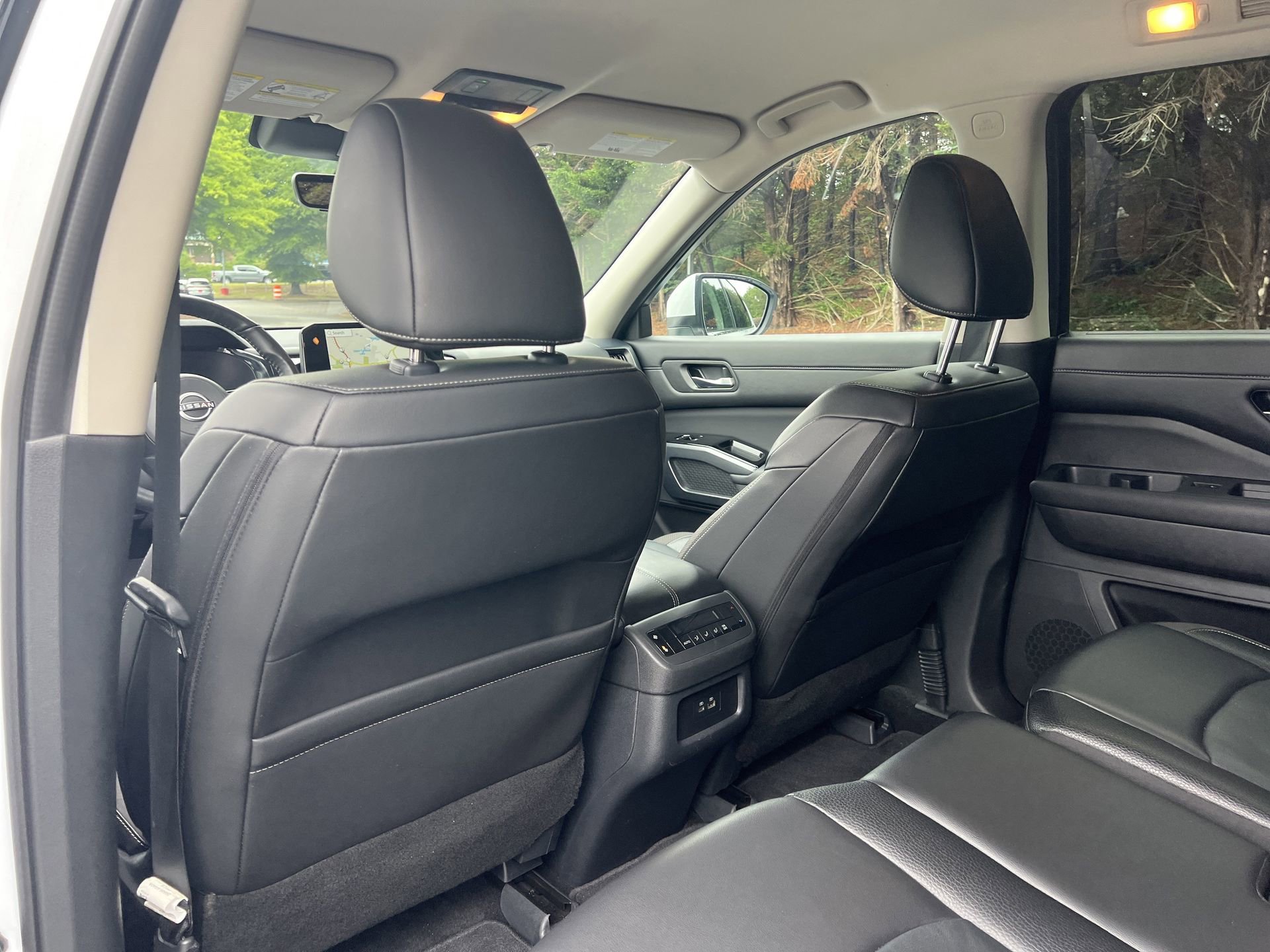 Certified 2025 Nissan Pathfinder SL w/ Black Appearance Package FWD image 17