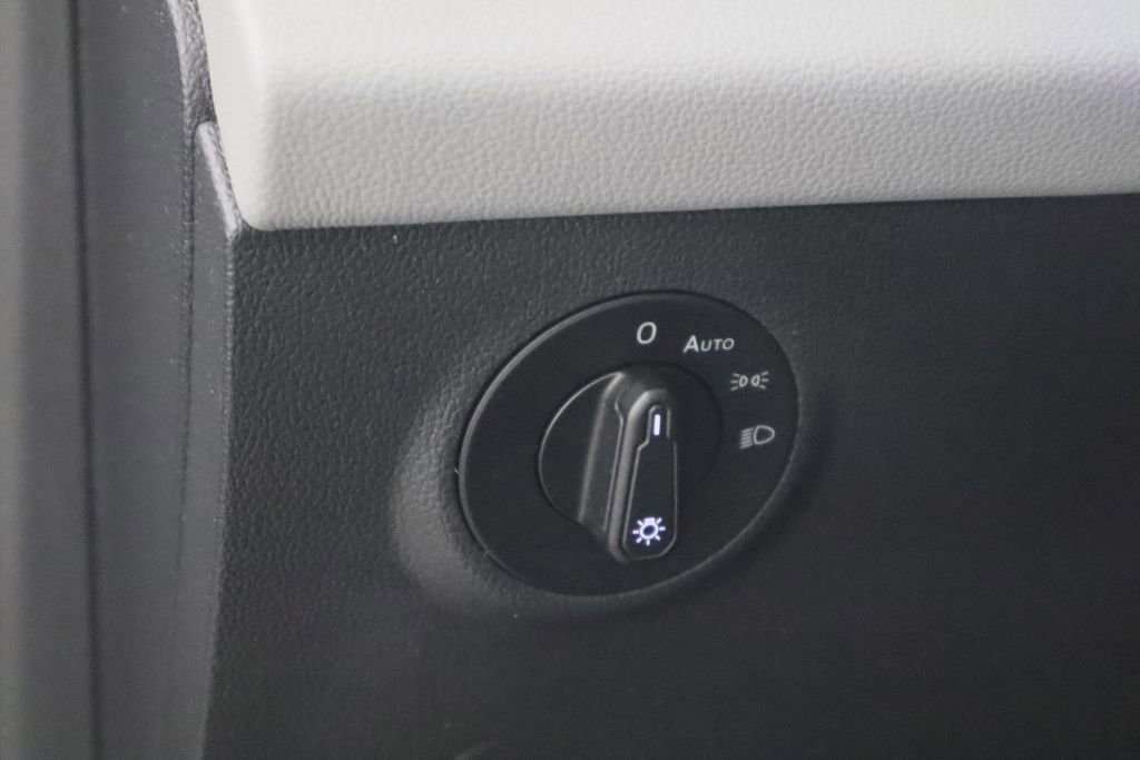 Used 2022 Volkswagen Taos SE image 16