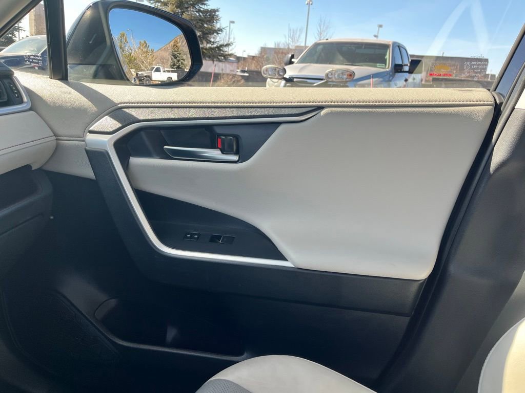 Used 2025 Toyota RAV4 Limited image 17