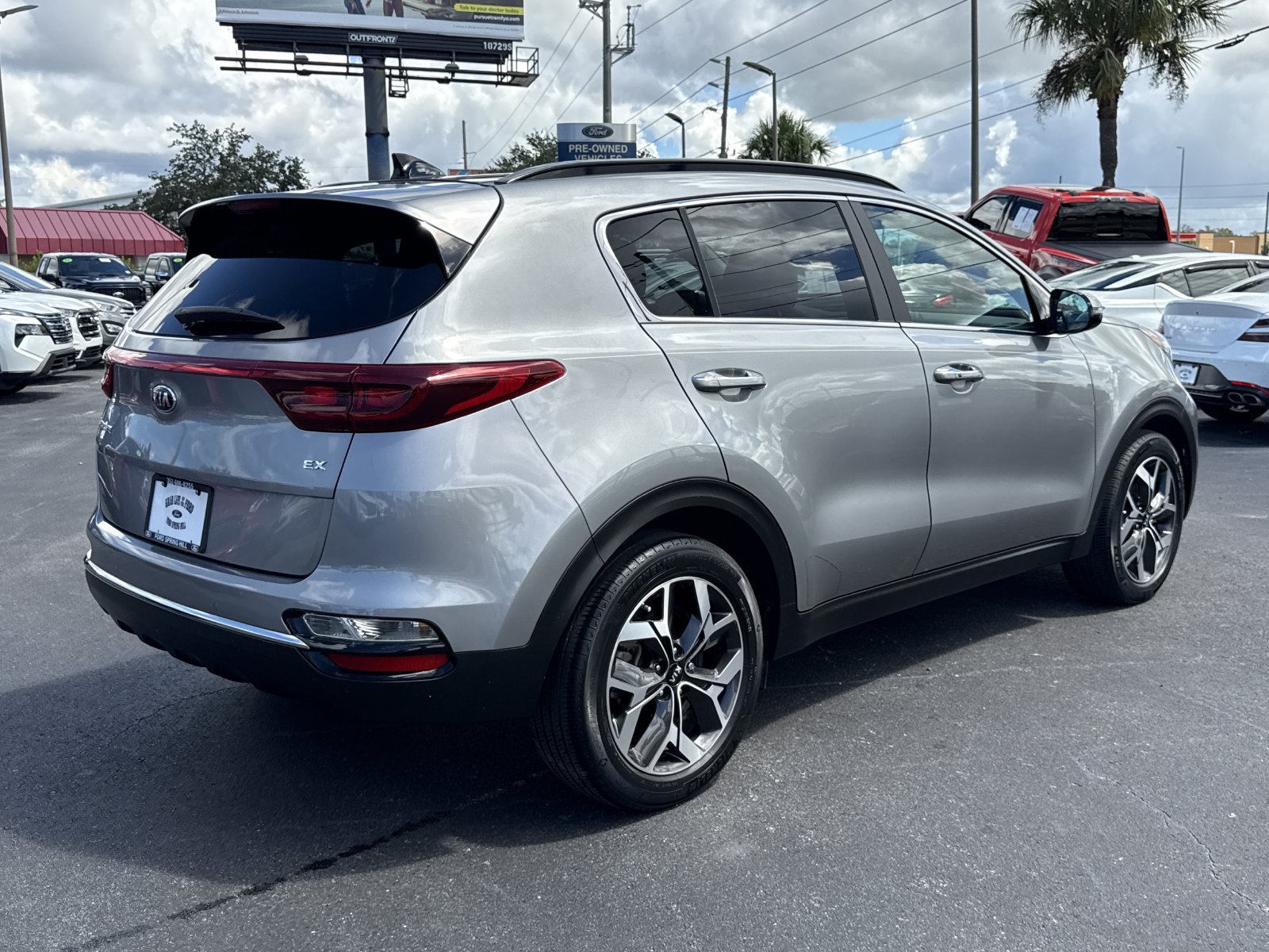Used 2022 Kia Sportage EX w/ EX Technology Package FWD image 5