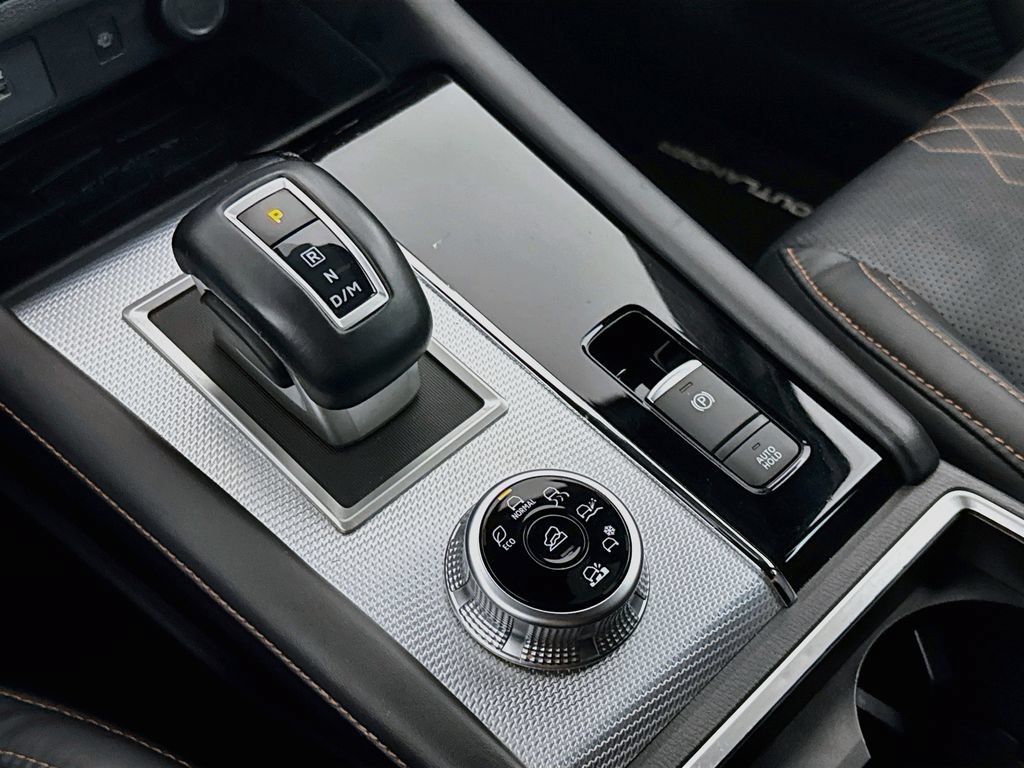 Used 2023 Mitsubishi Outlander SEL AWD/4WD image 19