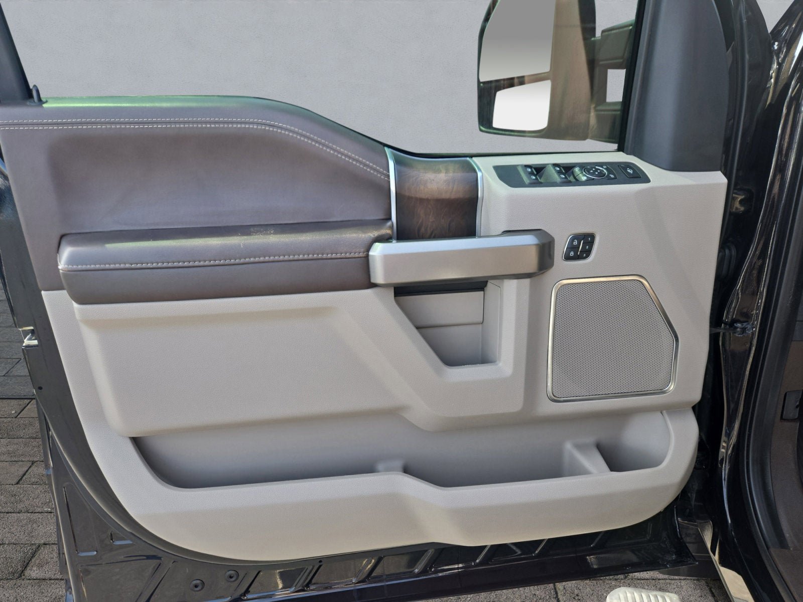 Used 2019 Ford F250 Limited AWD/4WD image 10
