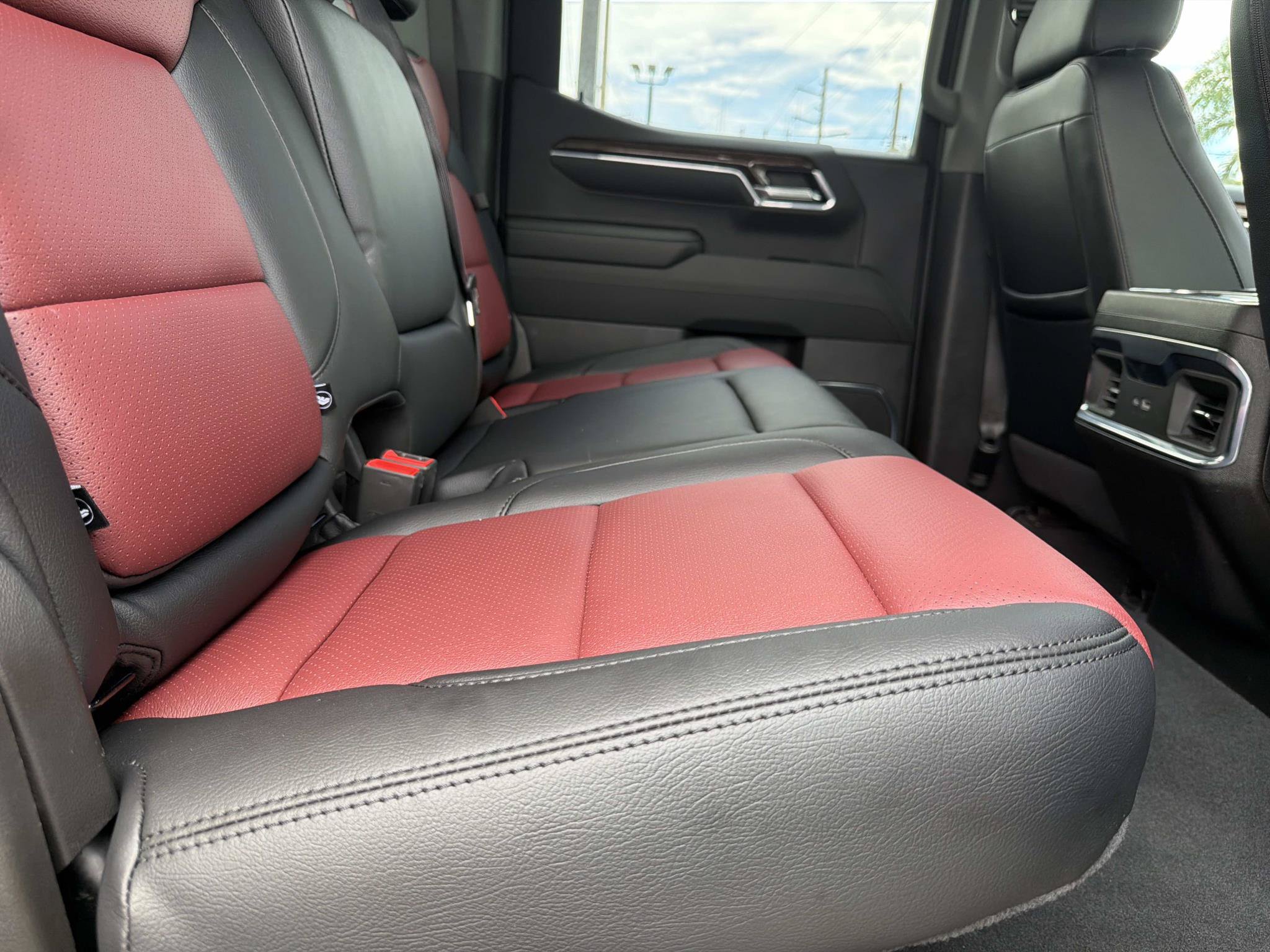 Used 2024 GMC Sierra 1500 Elevation w/ LPO, Elevation Black Package AWD/4WD image 18