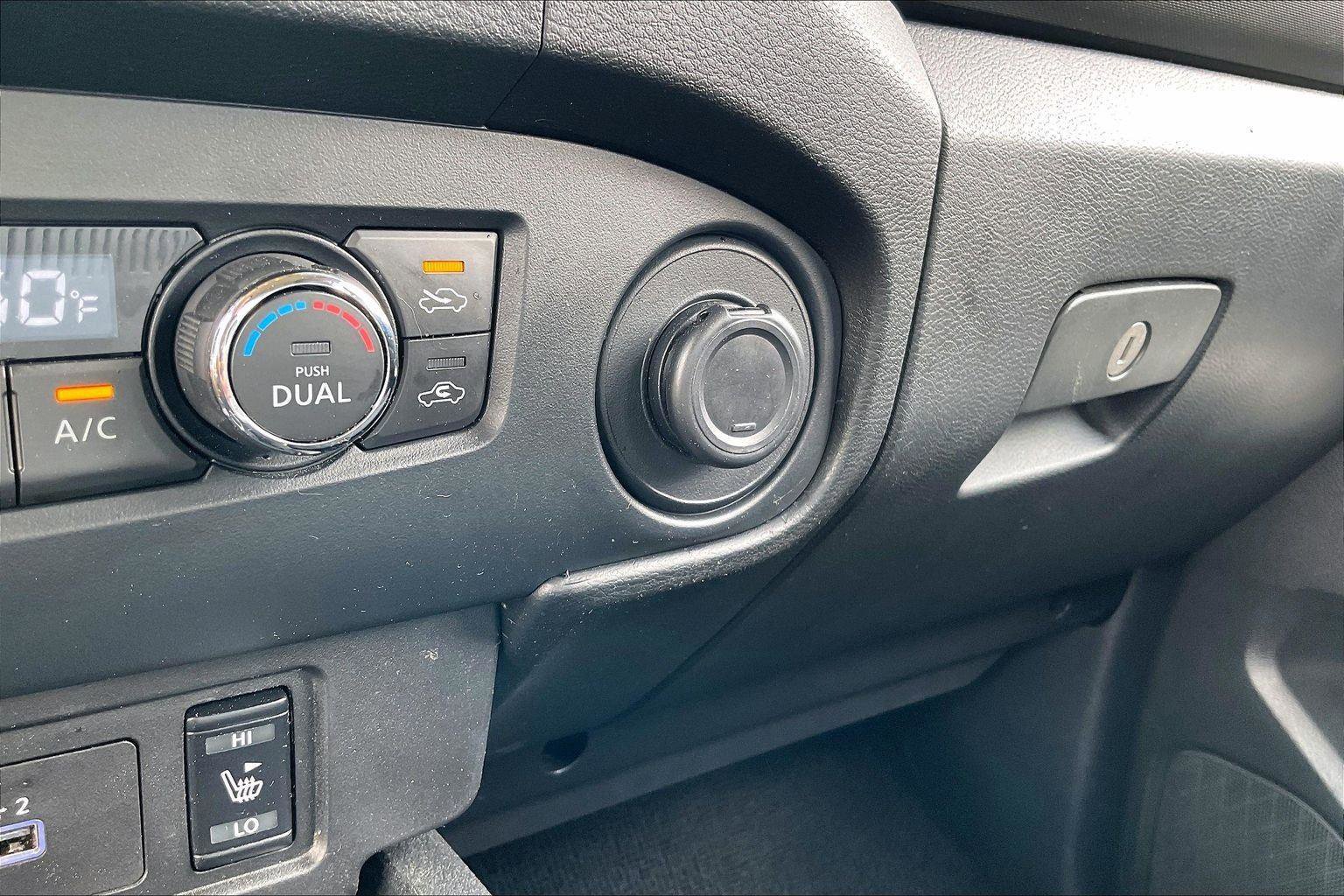 Certified 2022 Nissan Frontier SV image 32