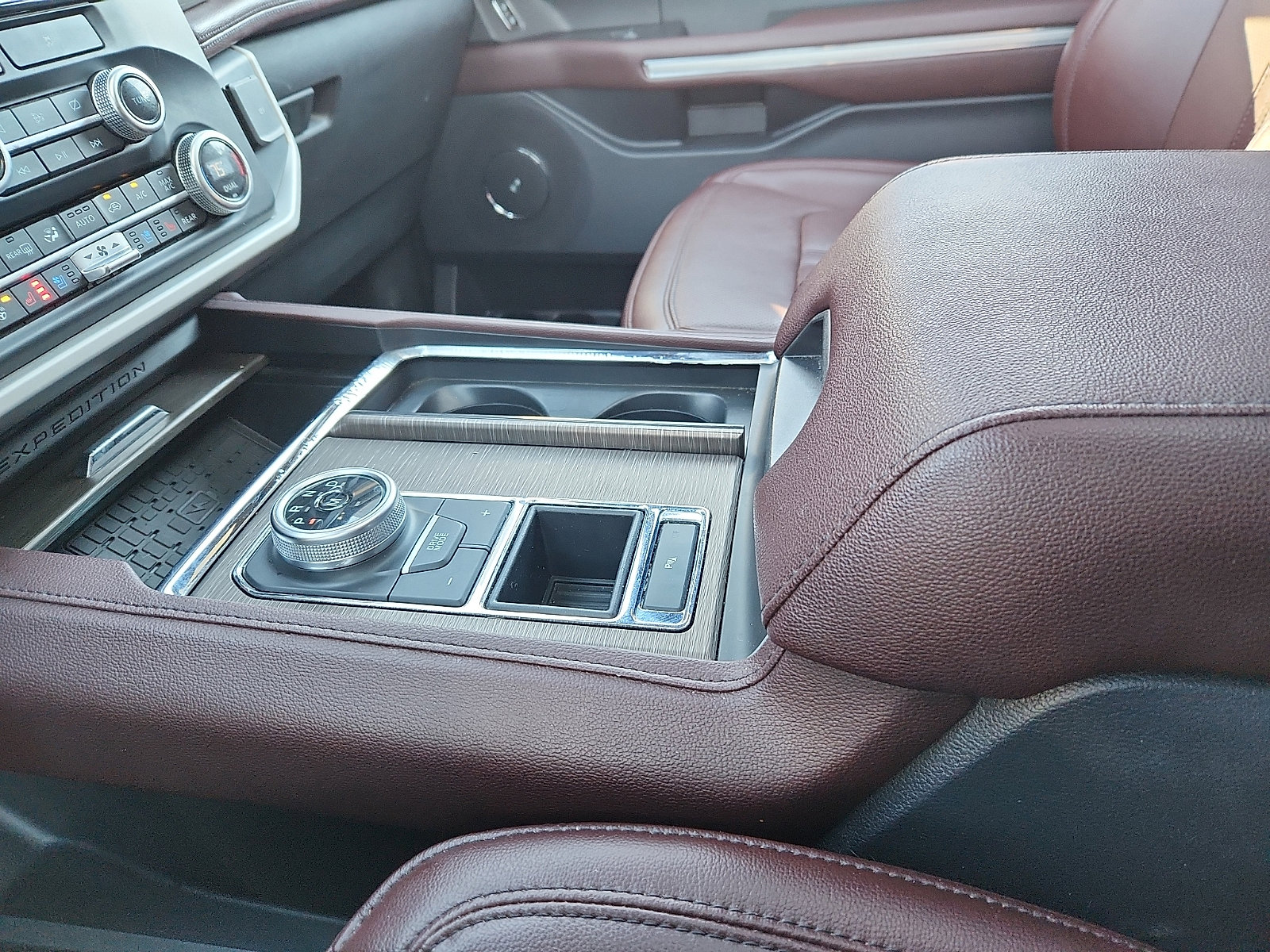 Used 2024 Ford Expedition Limited image 20