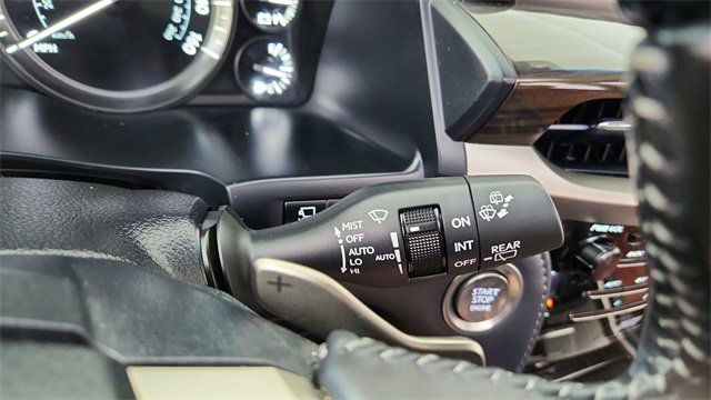 Used 2021 Lexus LX 570 4WD w/ 3rd Row & Luxury Pkg image 45