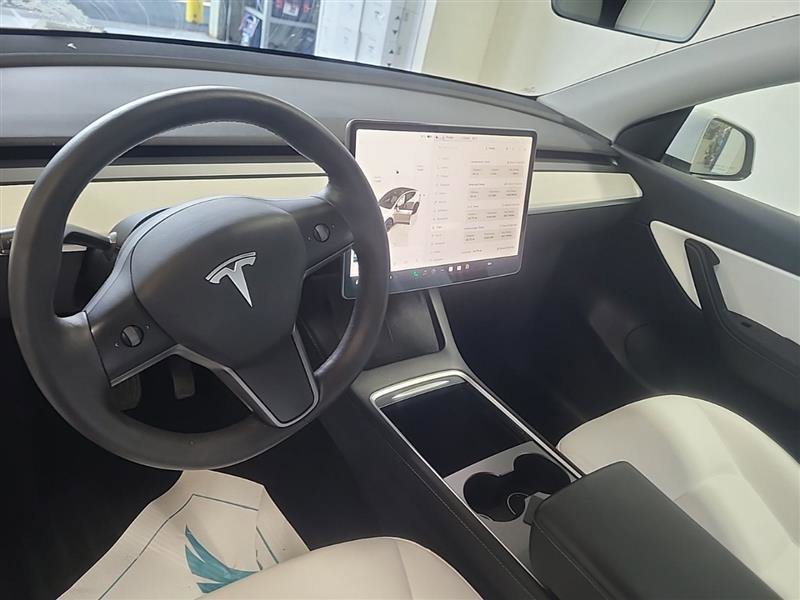 Used 2022 Tesla Model Y Long Range image 6