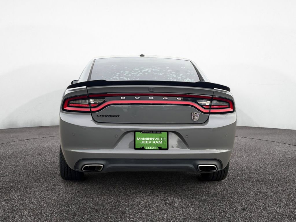 Used 2018 Dodge Charger SXT w/ Blacktop Package RWD image 4