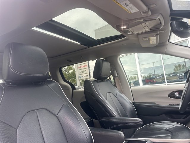 Used 2022 Chrysler Pacifica Limited image 35